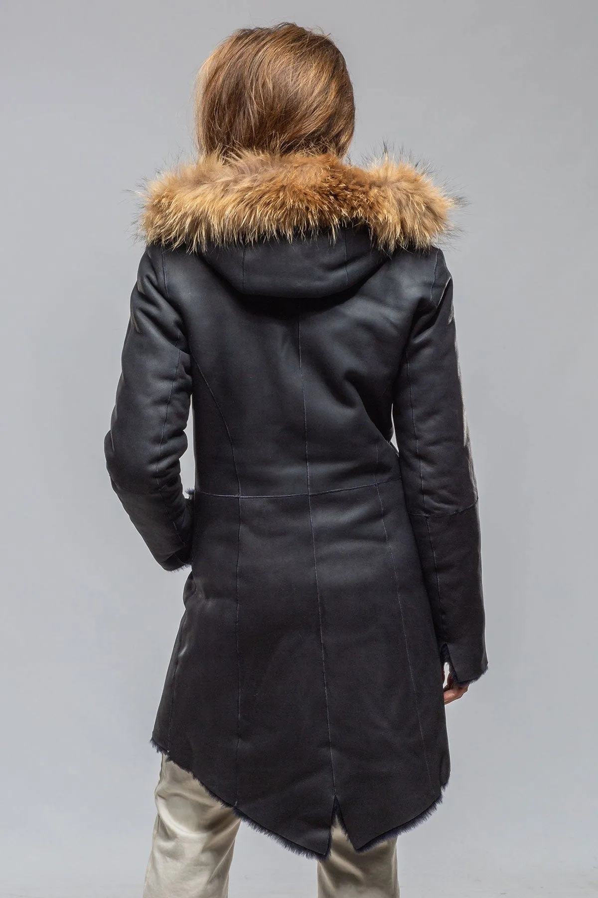 Timber Hooded Shearling Parka In Midnight