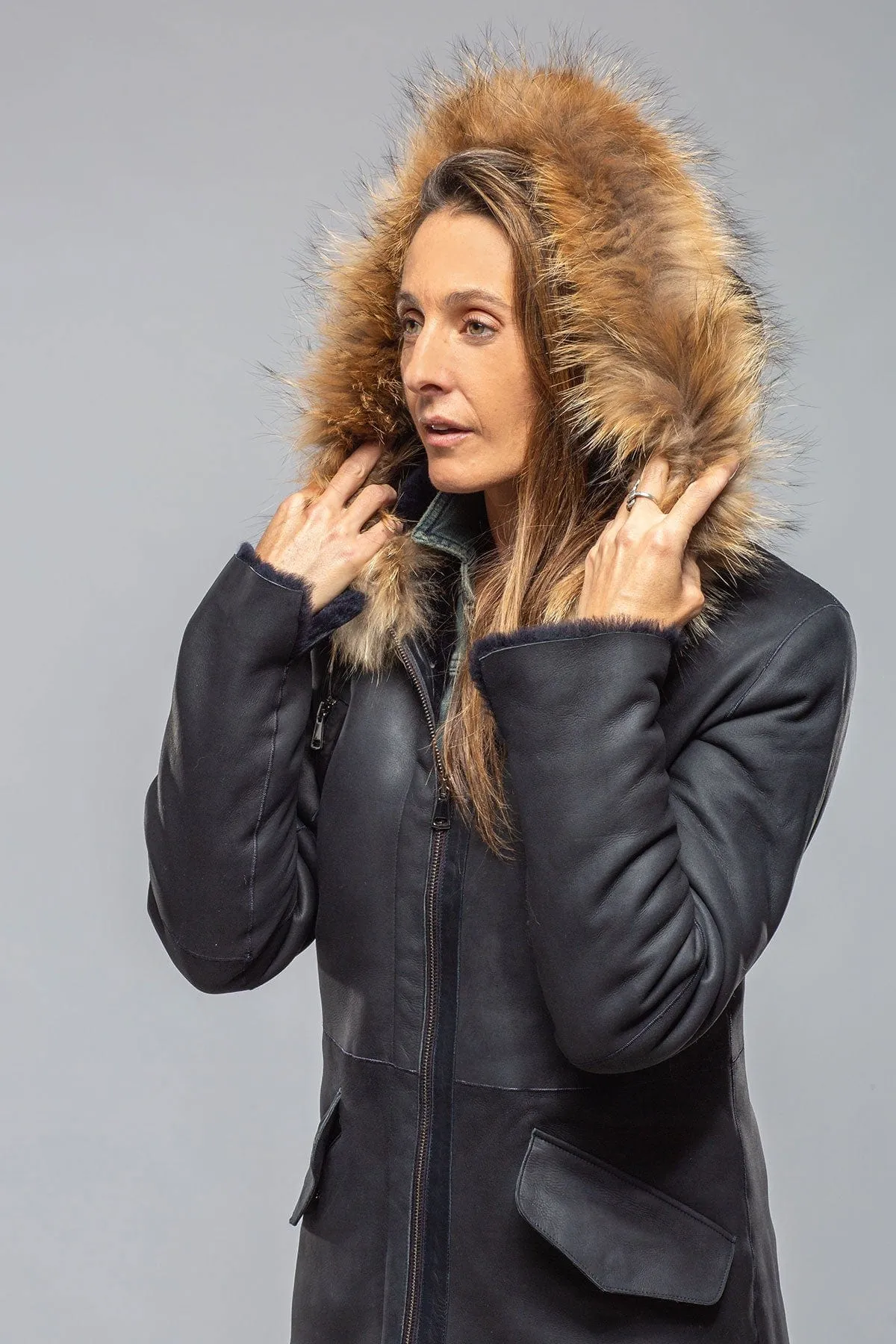 Timber Hooded Shearling Parka In Midnight