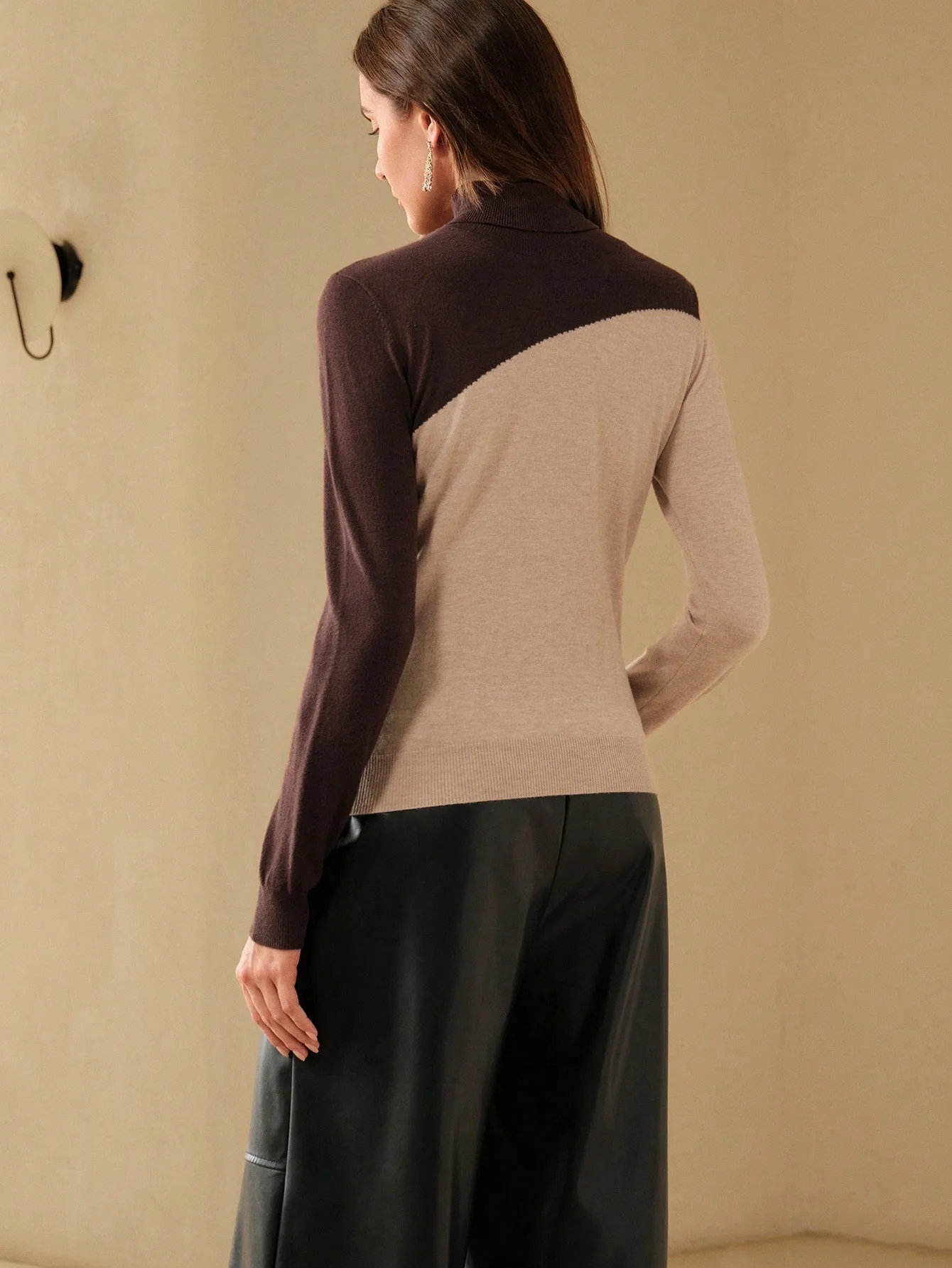 Turtleneck Color-Block Form-Fitting Ladies Sweater